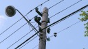 Straßenlaterne, Mast, Freileitung