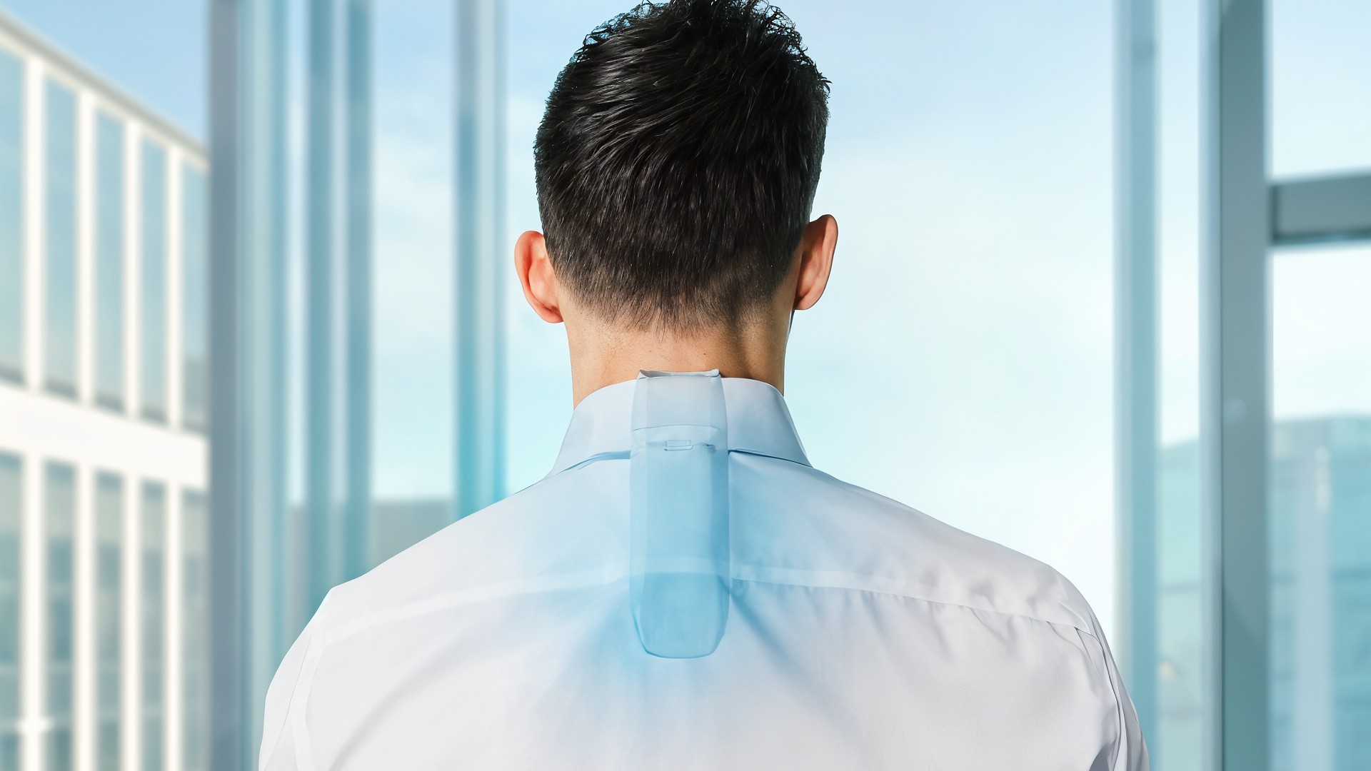 Sony, Arbeitsplatz, Gadget, Klimaanlage, tragbar, Büroalltag, Wearable Technology, Kühltechnologie, Reon Pocket Pro, Nackenventilator, Tragbarer Ventilator, Bürokleidung, Hemdkragen, Sommerkleidung, Hitzeschutz, Innovatives Gadget, Klimaanlage am Körper, Technische Neuheit, Bürokomfort, Klimakontrolle