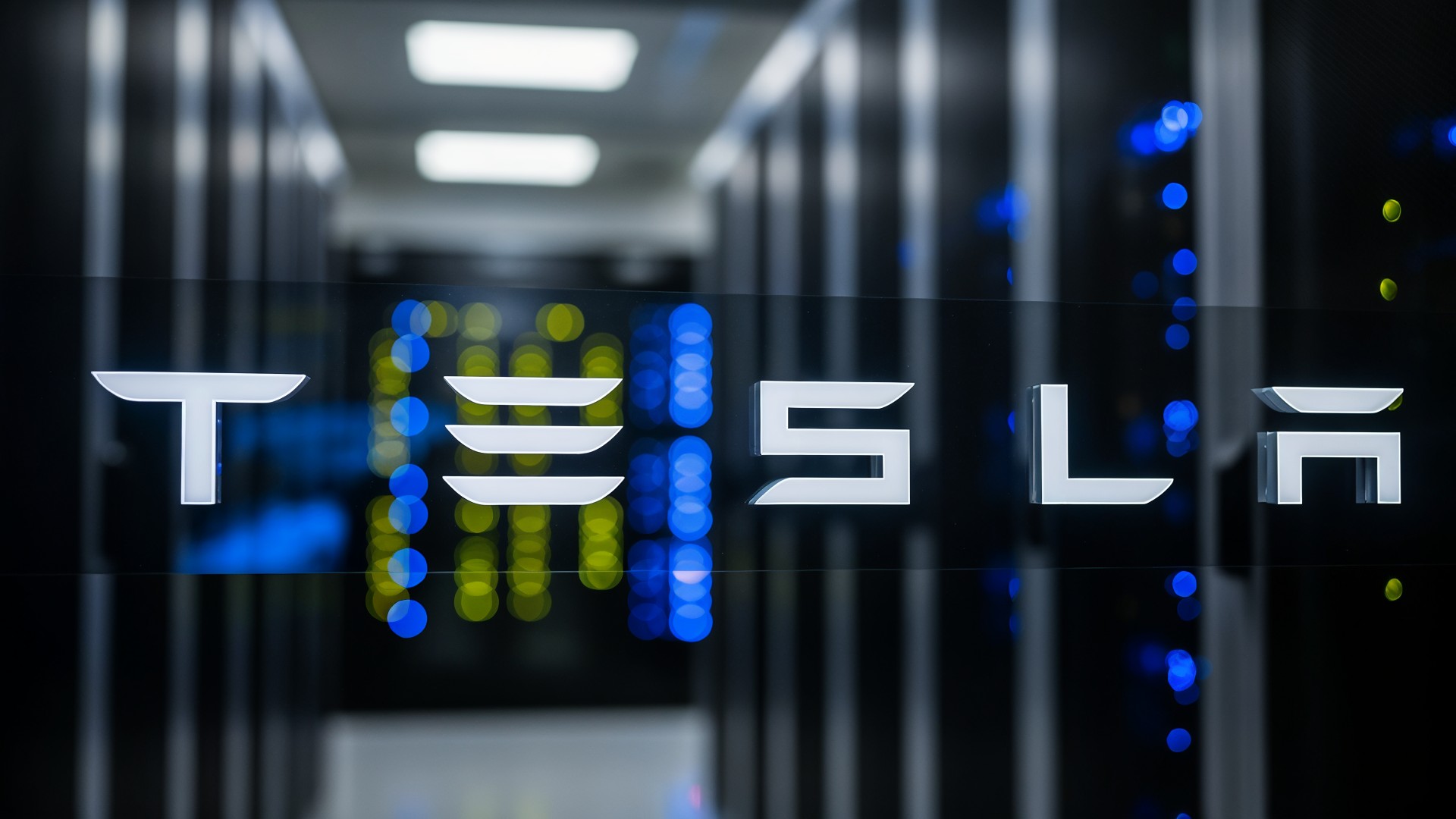 tesla, Netzwerk, Elektroauto, Server, Technologie, Supercomputer, Rechenzentrum, Datenverarbeitung, Rechenzentren, Hightech, Datacenter, Serverfarm, Supercomputing, Serverrack, Serverraum, Innovativ, Cloud-Computing, Datenspeicherung, LED-Beleuchtung, Dojo