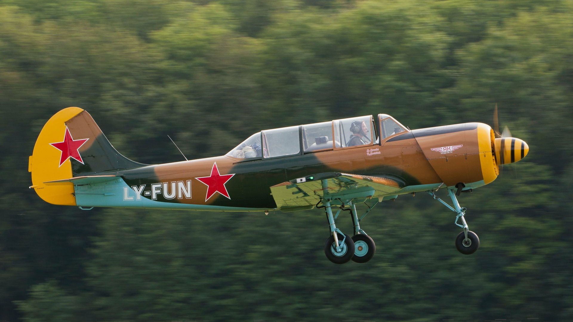 Flugzeug, Propeller, Yak-52, Kunstflieger