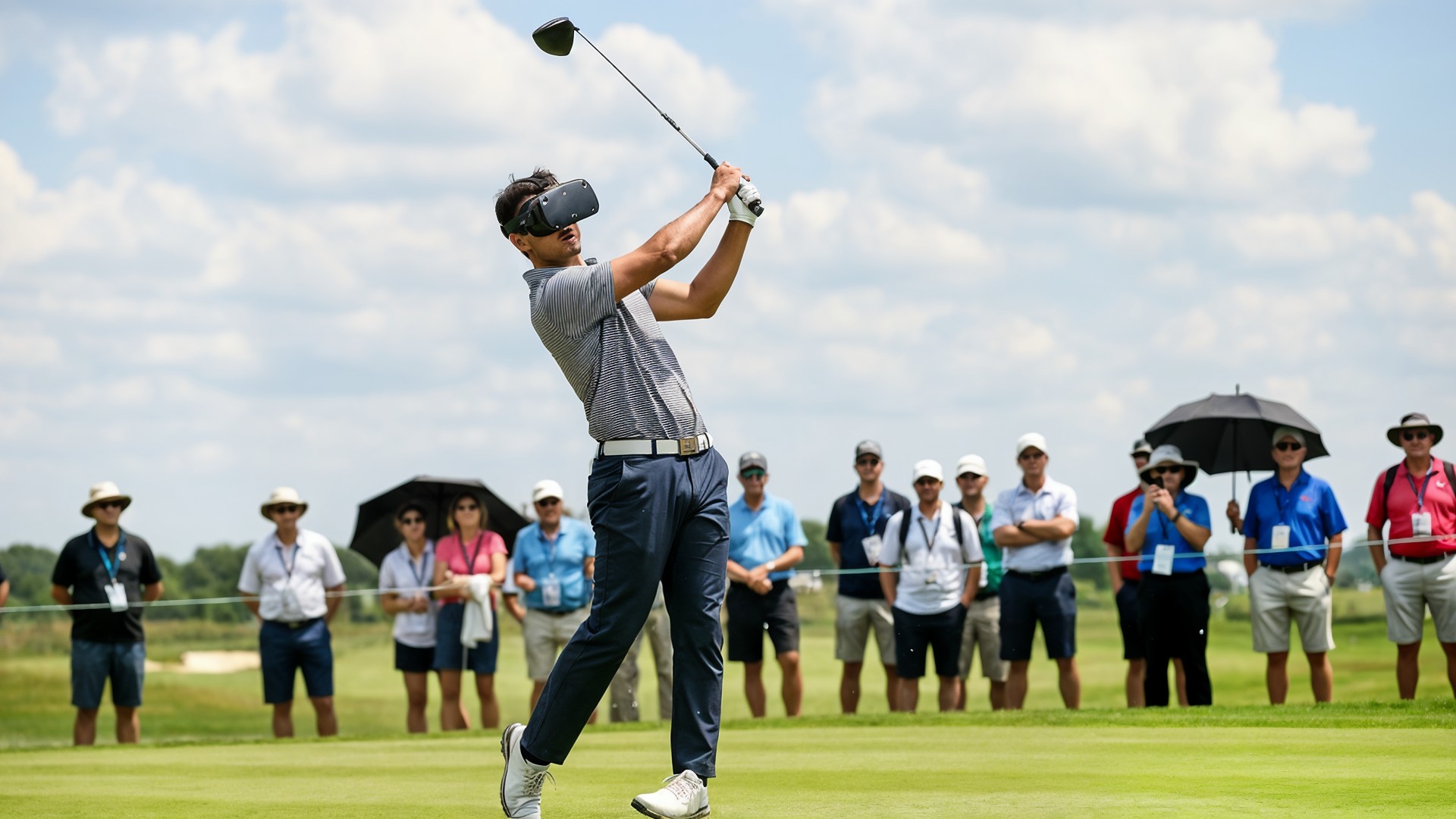 VR-Brille, Zuschauer, Outdoor-Technologie, Virtual-Reality-Golf, Golftraining, Golfsimulation, Golfplatz, Golfschläger, Golfschwung, Sportinnovation, Mixed-Reality-Sport, Digitales Golfspiel, VR-Sportanwendung, Golfperformance-Analyse, Technologie im Golfsport