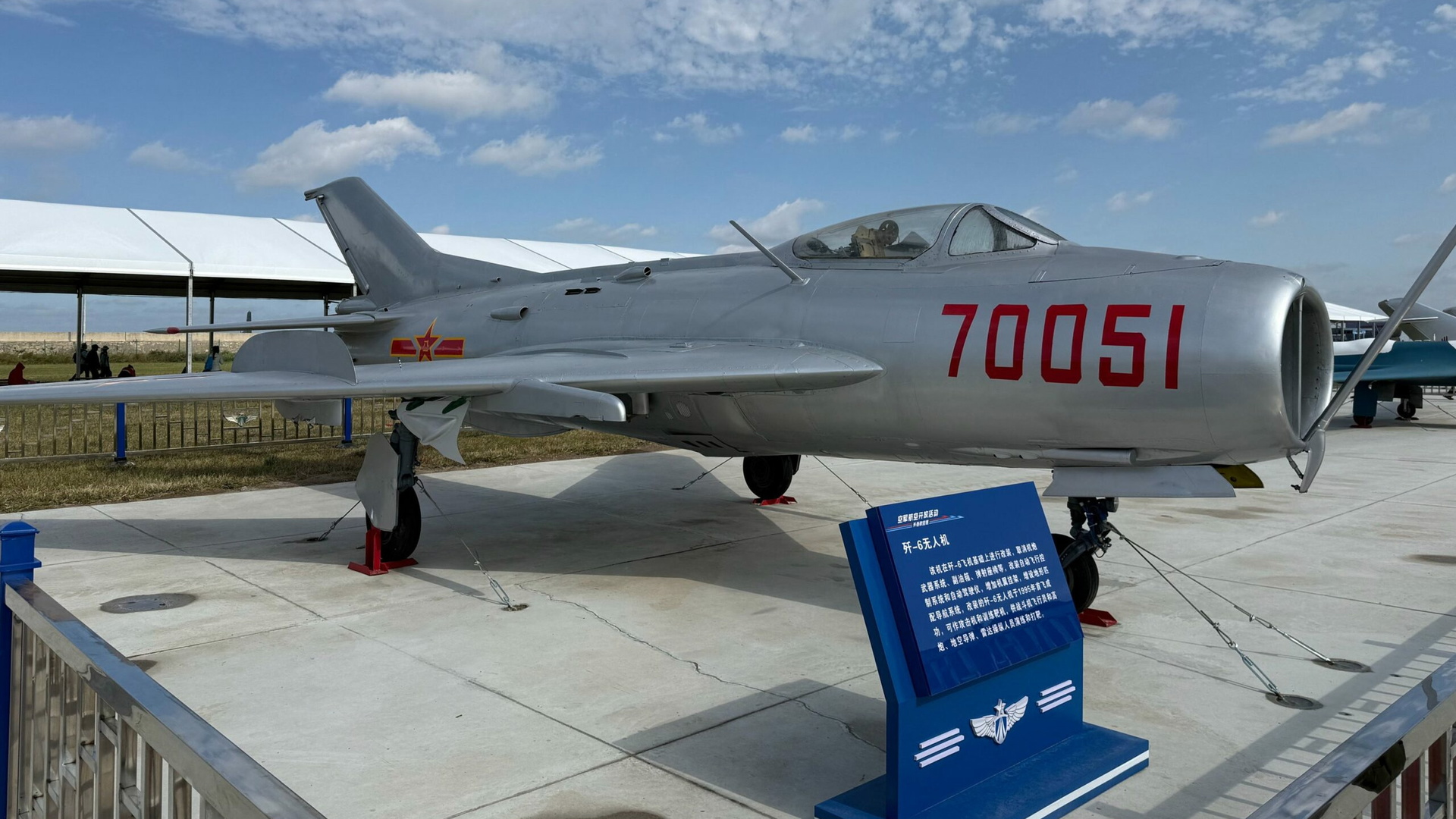 China, Drohne, Kampfjet, J-6