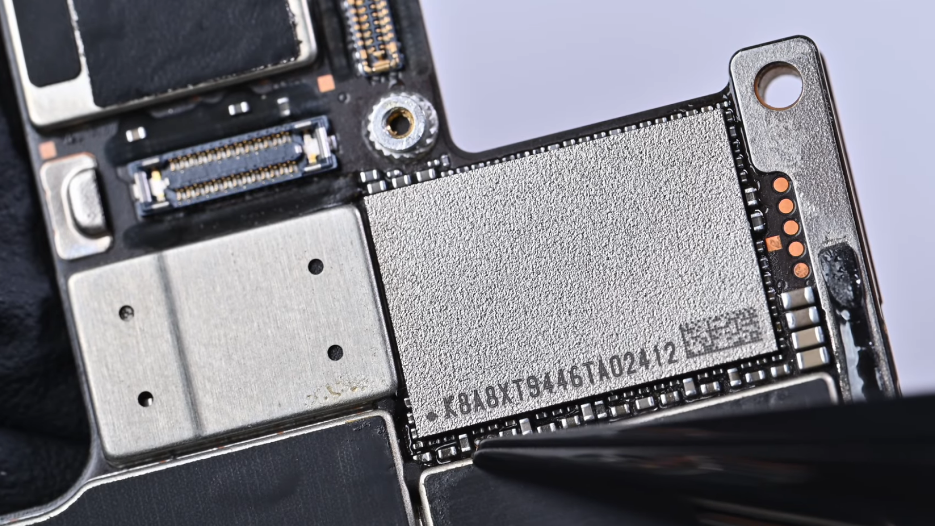 iPhone Air, NAND Flash, Toshiba K8A8