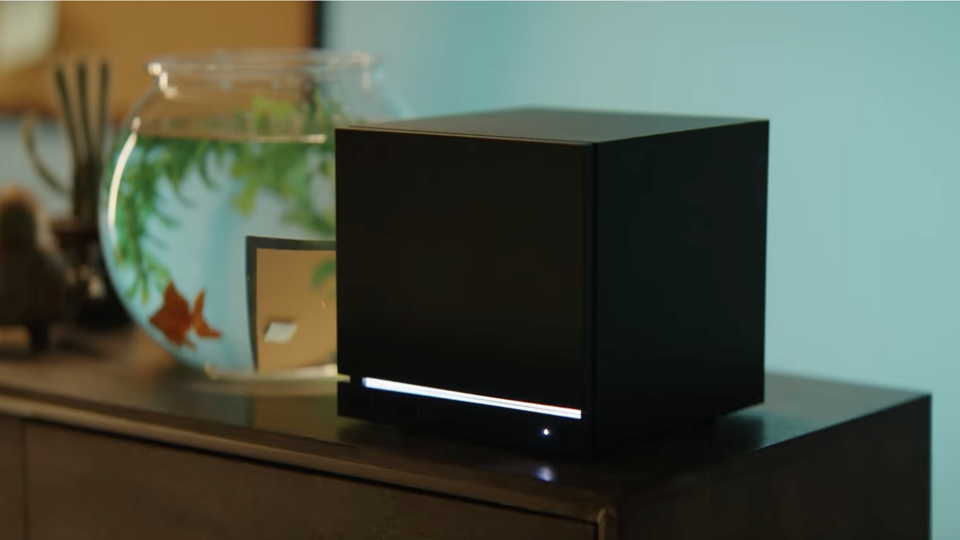 Hardware, Spielekonsole, Valve, gaming-pc, PC-Gaming, Steam OS, Steam Machine, Leistungsstark, LED-Beleuchtung, Minimalistisches Design, Konsolenalternative, Kompakt-PC, Wohnzimmer-Gaming, Schwarzes Gehäuse, Customizable