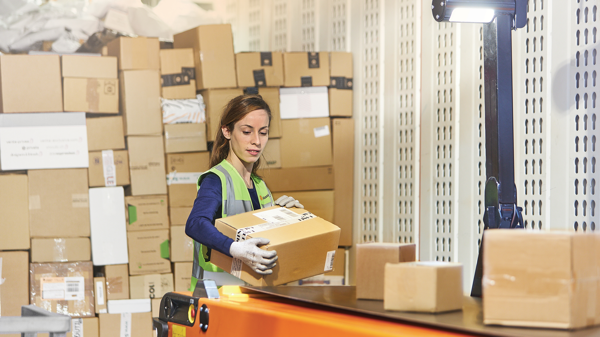 Versand, Logistik, Frankreich, Paket, Post, Paketversand, La Poste