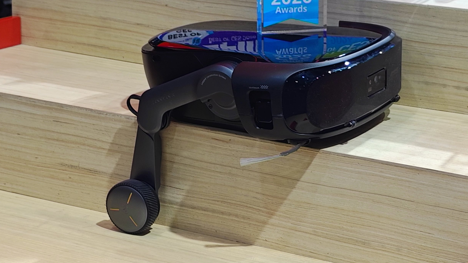 Staubsauger, Saugroboter, Staubsaugerroboter, Roborock, Treppe, Roborock Saros Rover, Treppensteigen