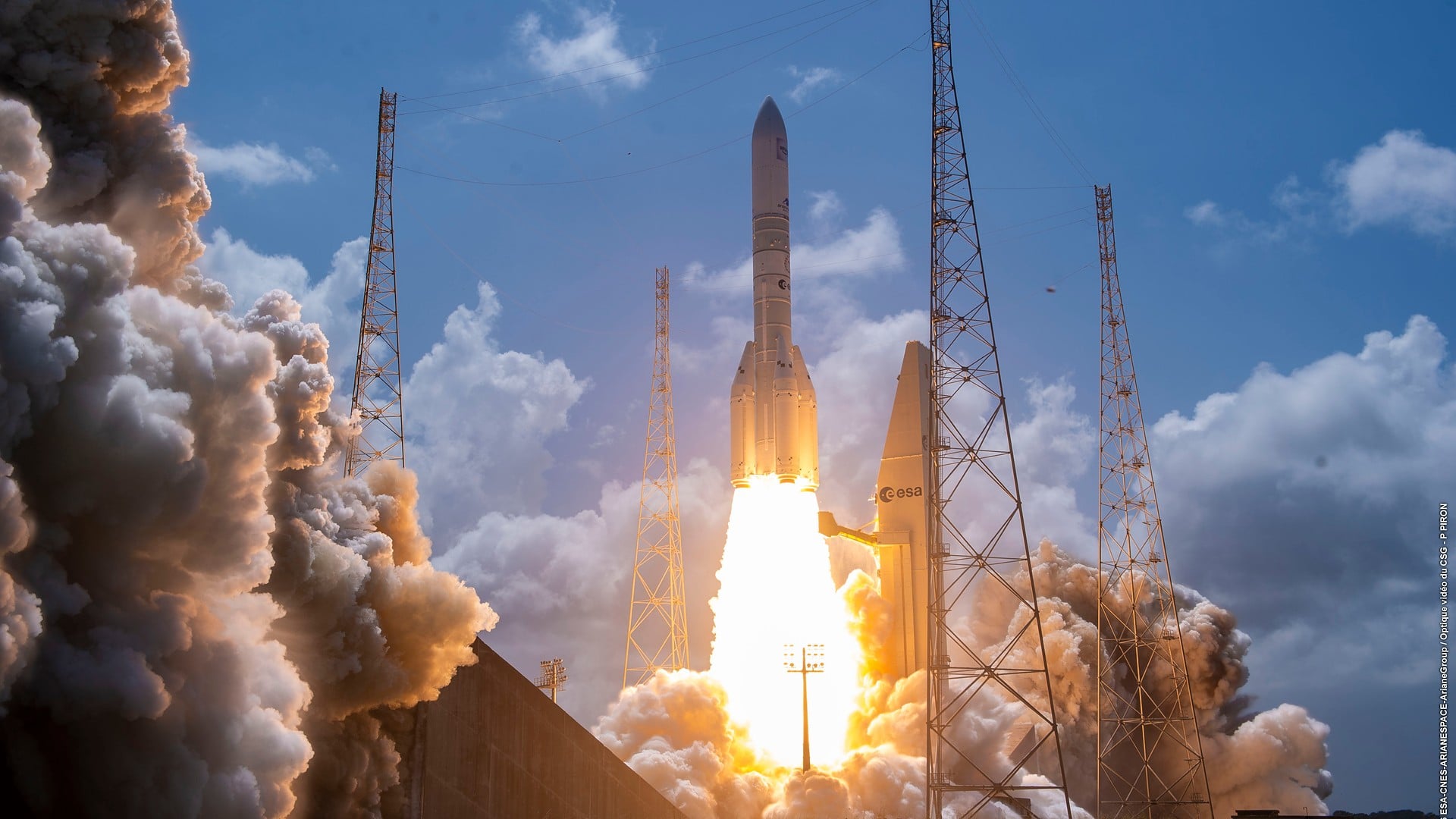 Weltraum, Raumfahrt, Rakete, Esa, Raketenstart, Triebwerk, Startrampe, Trägerrakete, Arianespace, Booster, Ariane 6, Kourou, Weltraumbahnhof, Ariane 64, Satellitentransport, Abgasfahne
