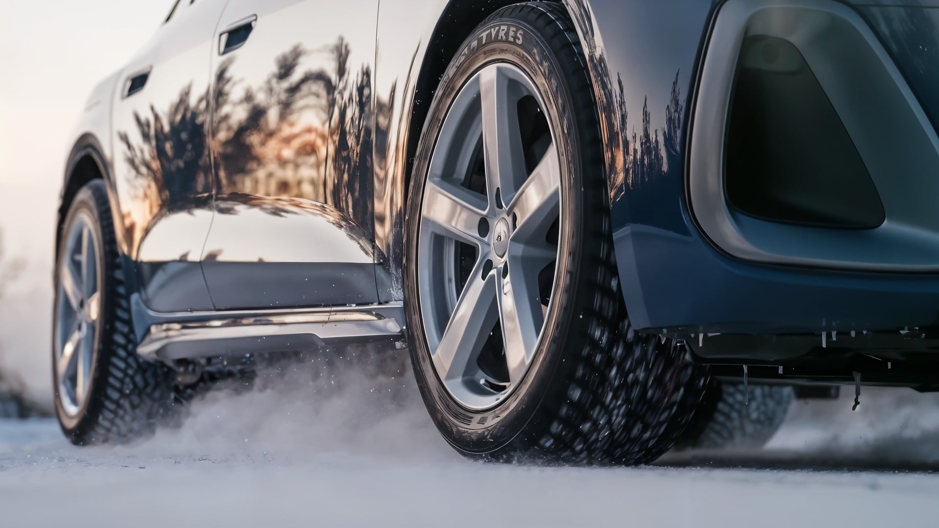 Fahrzeug, Mobilität, SUV, Automobil, Winter, Schnee, fahren, Fahrwerk, Reifen, Winterreifen, Nokian Tyres, Traktion, Alufelge, Reifenprofil