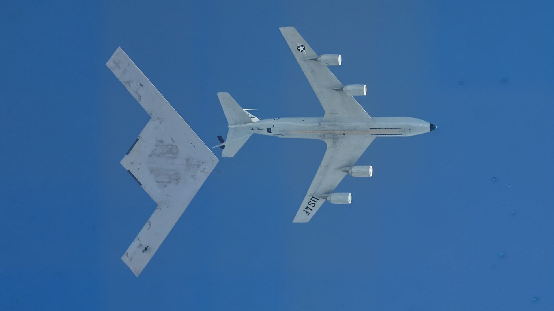 Flugzeug, Luftfahrt, Verteidigung, Luftfahrzeuge, US Air Force, Militärflugzeug, Bomber, B-21, Stealth-Technologie, Tarnkappenbomber, B-21 Raider, USAF, Luftbetankung, Tankflugzeug