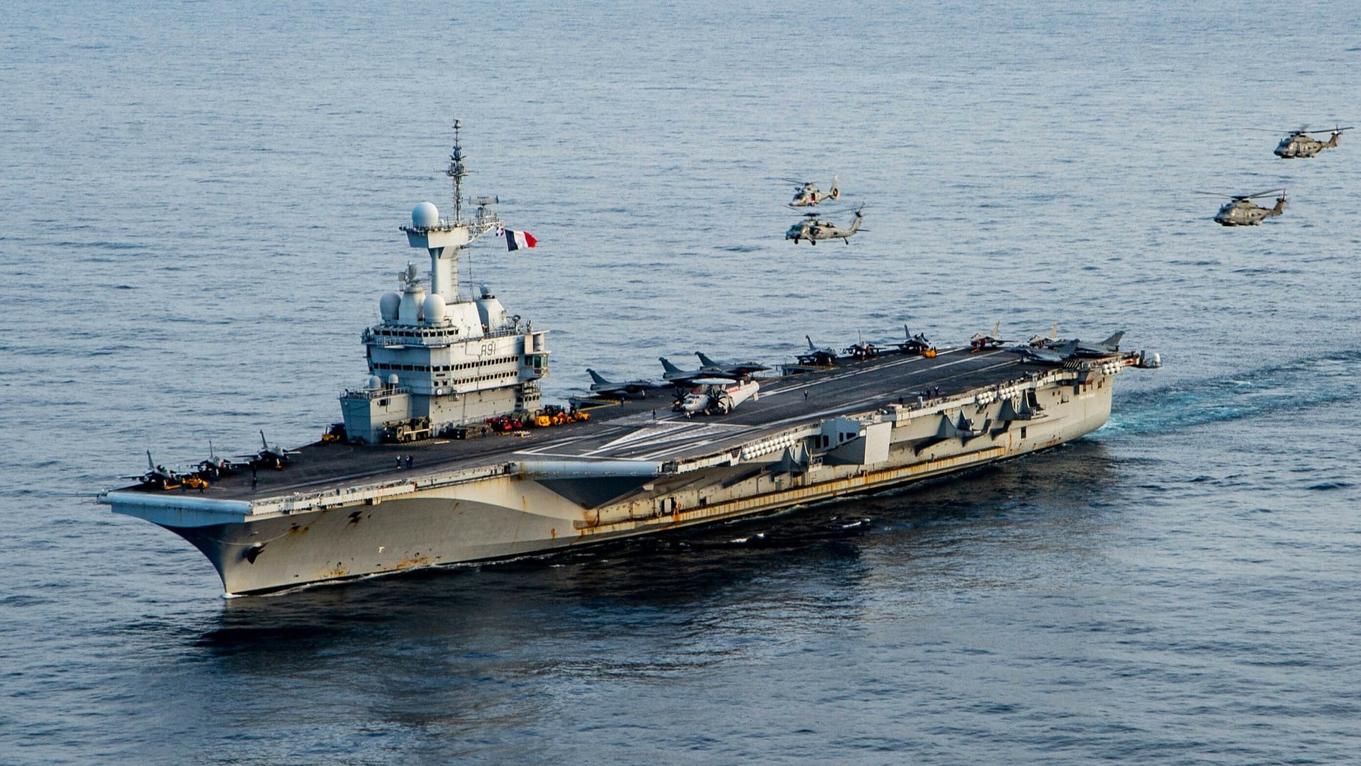 Militärtechnik, Kampfjet, Radar, Nato, Flugzeugträger, Hubschrauber, Verteidigungstechnologie, Nuklearantrieb, Militärschiff, Rafale M, französische Marine, Charles de Gaulle