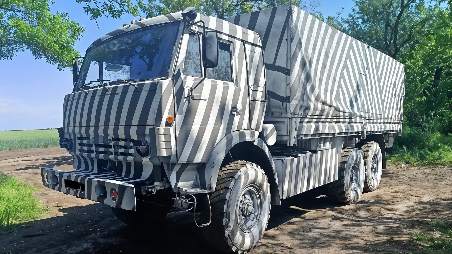 Künstliche Intelligenz, Russland, Logistik, Ukraine, Militärtechnik, Kriegsführung, KI-Drohnen, Dazzle-Tarnung, Maschinelles Sehen, KamAZ