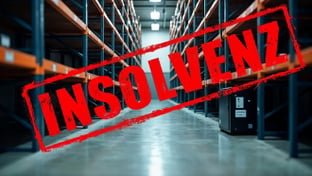 Logistik, Insolvenz, Lieferkette, Pleite, Lager, Insolvenzverfahren, Wirtschaftskrise, Bankrott, Lagerhalle, Regale, Lagerverwaltung, Industriehalle, Lagerbestand, Warenlager, Lagermanagement, Lagerregale, Konkursmasse, Lagerfl�che