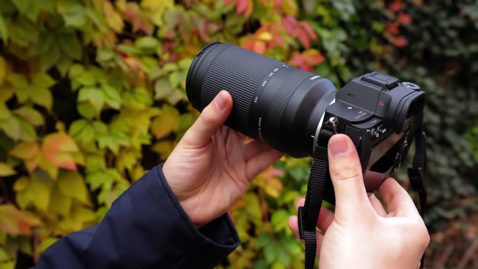 Tamron: Günstiges 70-300mm-Telezoom mit kleineren Abstrichen