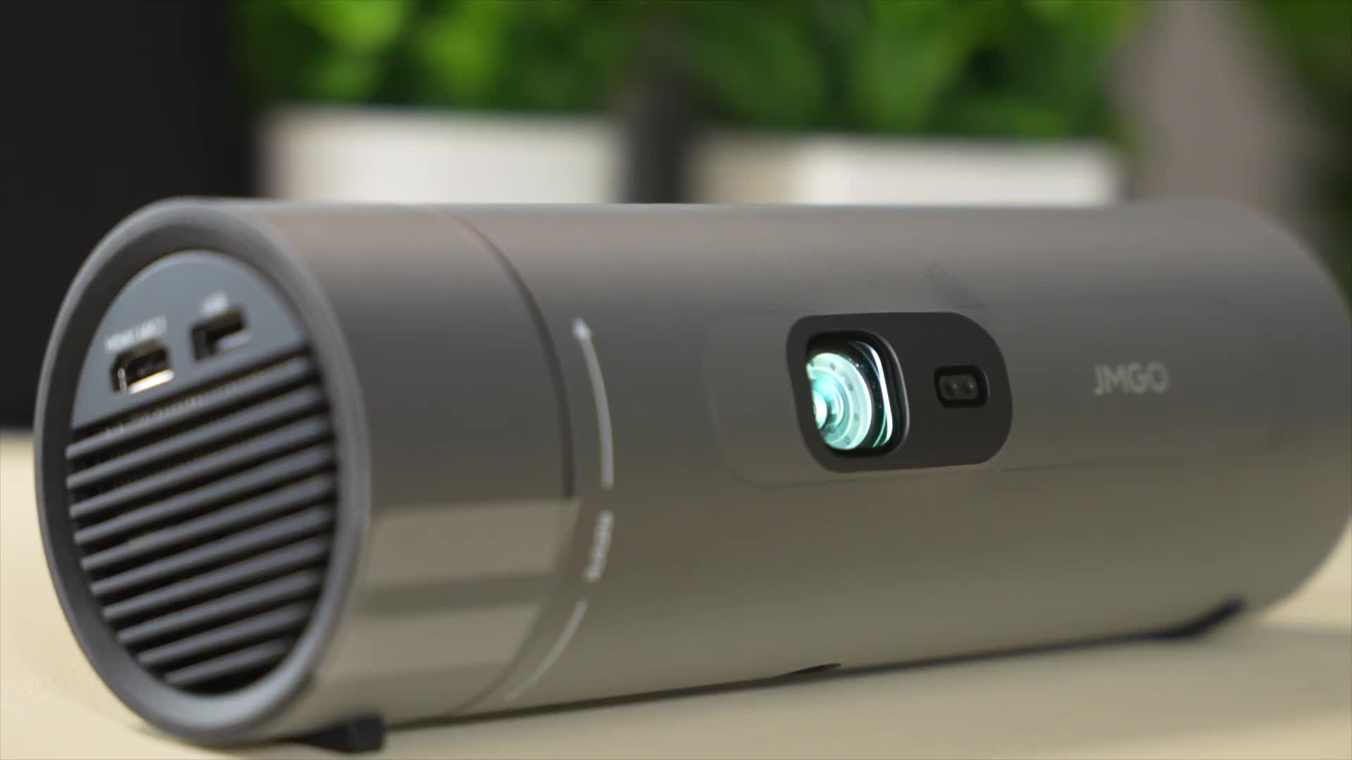 JMGO PicoFlix Draagbare mini-videoprojector voor buiten, met Google TV, Netflix, 1080P, 420 ISO Lumen, 4,5 uur batterij, 200 inch thuisbioscoop, HDR10, Gimbal, luidspreker 10 W