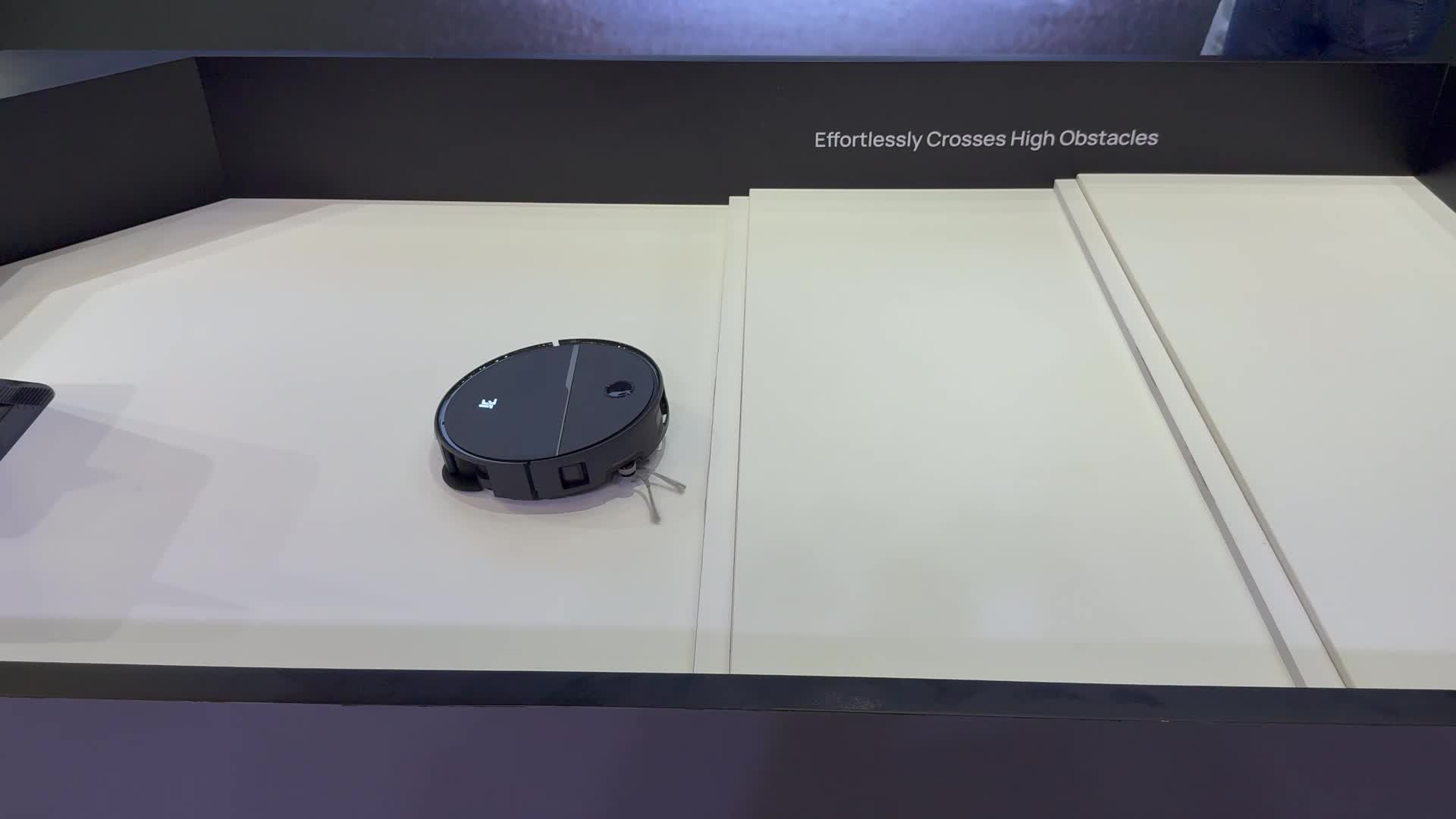 Smart Home, Timm Mohn, Staubsaugerroboter, Reinigungsroboter, Haushaltsroboter, Wischstaubsauger, Ifa Berlin, 3i S10 Ultra, 3i Q10 Ultra, Kompakter Staubsauger, Ausfahrbarer Wischmopp, Kantenreinigung, Treppensteigender Roboter, Seitenbürste, Smarte Navigation, Geringe Bauhöhe, Smarte Haushaltshelfer