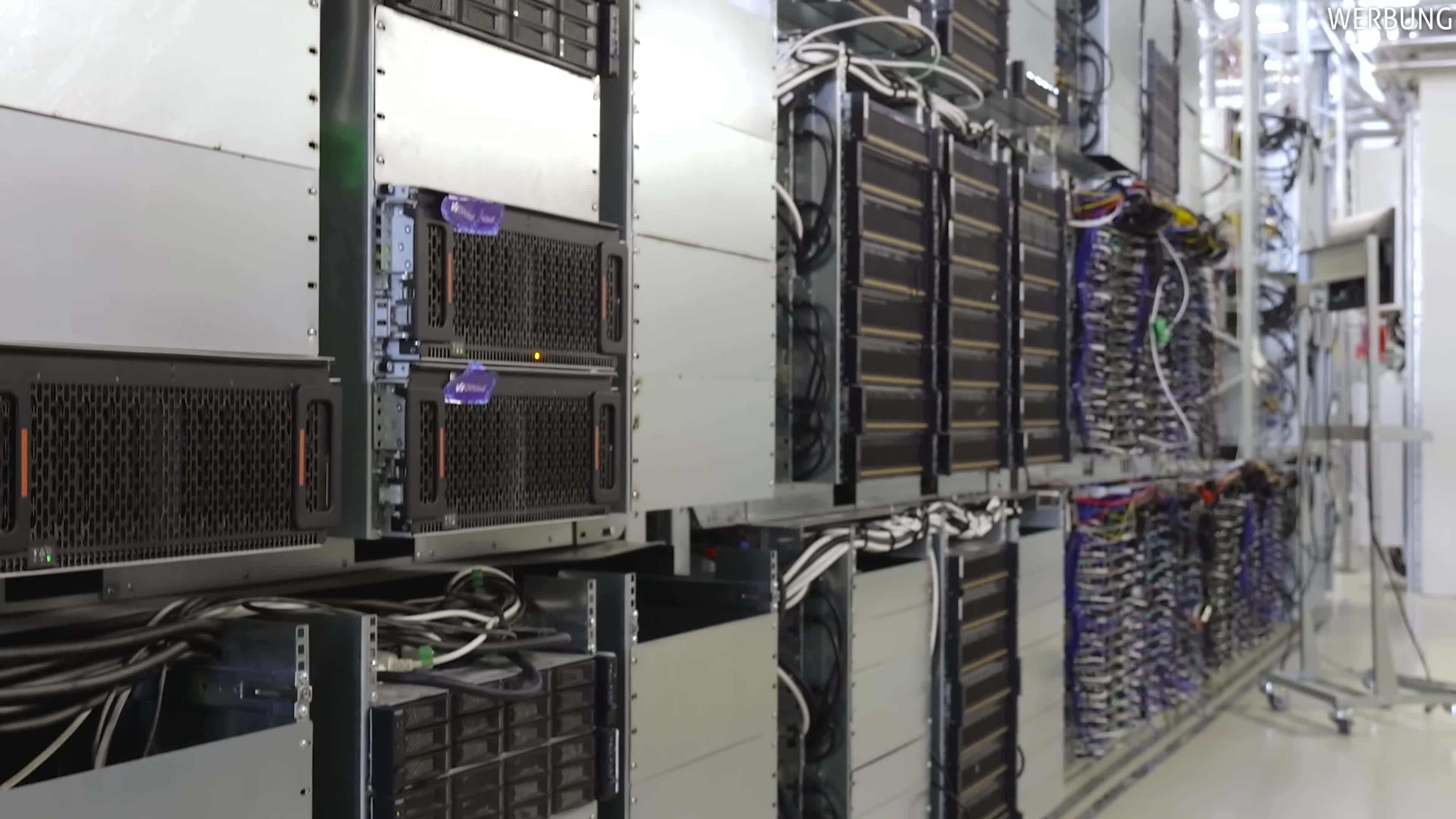 Energieeffizienz, Solarenergie, nachhaltigkeit, Rechenzentrum, Zenchilli, Cloud Computing, Wasserkühlung, Hpc, ovh, Abwärmenutzung, KI Workloads, OVHcloud, PUE Wert, Serverfertigung, Green IT, Eco Range, Hardware Recycling