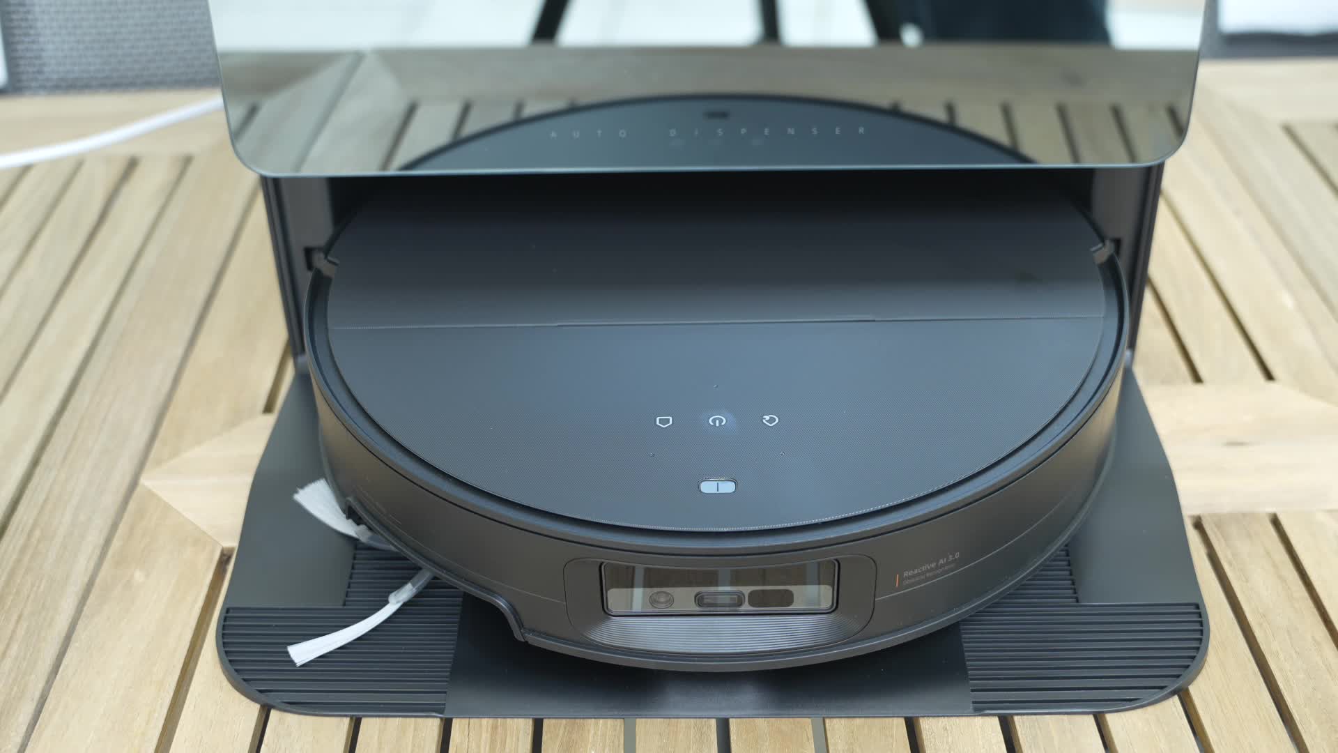 Test, Wlan, Smart Home, Timm Mohn, Haushaltsgeräte, Saugroboter, Staubsaugerroboter, Wischroboter, Wischfunktion, Docking Station, Reinigungstechnik, Robotertechnik, Automatische Reinigung, OTA Updates, Roborock Saros 10, Staubbehälter, Anti Tangle Walze, Kantenmopp, Roborock App