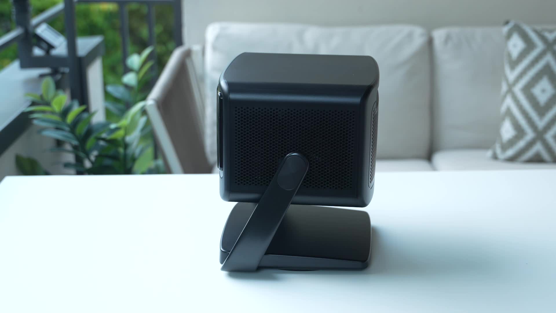 Test, Timm Mohn, Beamer, Projektor, Google Tv, Heimkino, Bildqualität, Autofokus, HDMI 2.1, HDR10, Dolby Audio, Smart Projektor, Gimbal Projektor, Projektortechnik, Beamer Test, Dangbei DBOX02 Pro, 4K Beamer, 2000 ISO Lumen, Heimkinosystem