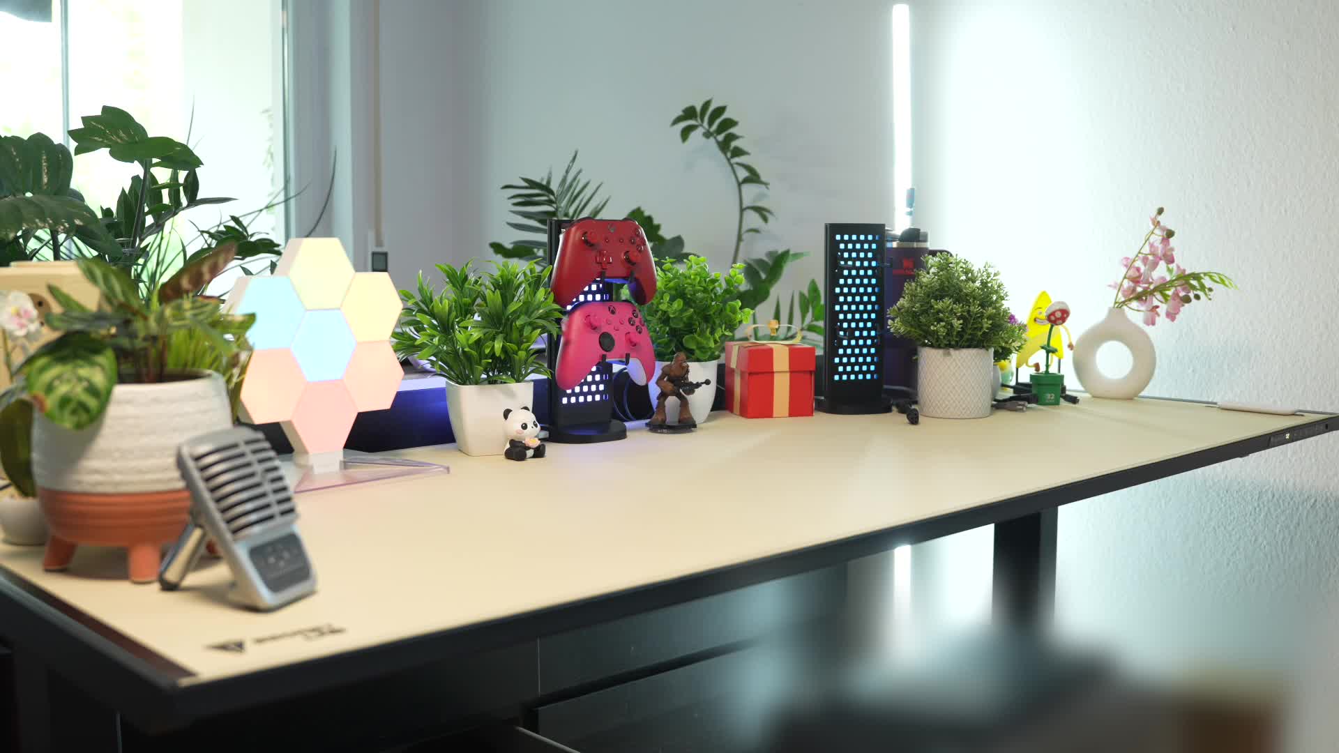 Timm Mohn, Schreibtisch, Setup, Steckdose, Kabelmanagement, Langzeittest, höhenverstellbar, Büroausstattung, Secretlab Magnus Pro, Kabelkanal, Erfahrungsbericht, MagPad, Gaming Tisch, Cream White, XL Variante