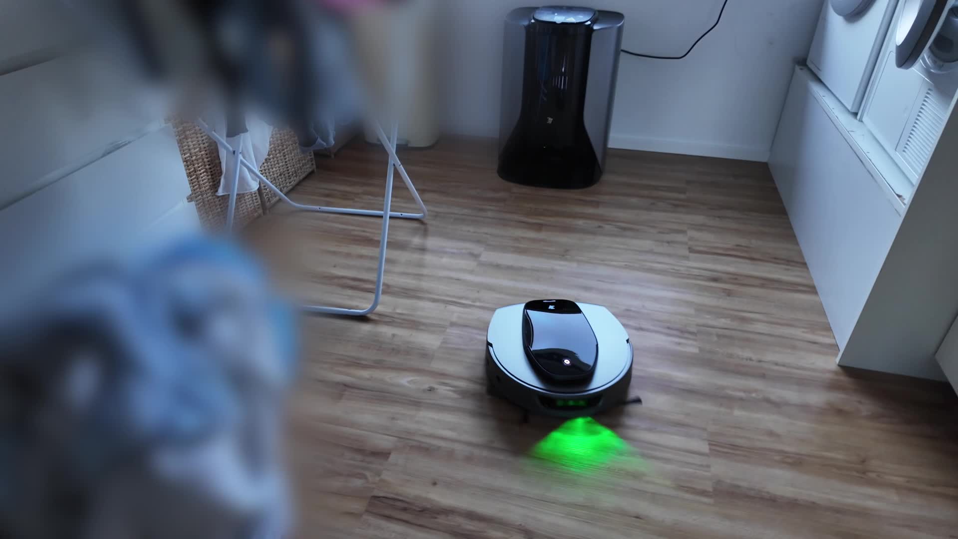 Timm Mohn, Saugroboter, Wischfunktion, Docking Station, Luftfeuchtigkeit, Wischstaubsauger, App Steuerung, Bodenreinigung, Selbstreinigung, 3i S10 Ultra, WaterRecycle, Wartungsfreiheit, Wasserproduktion, Reinigungspläne, Zubehörpaket