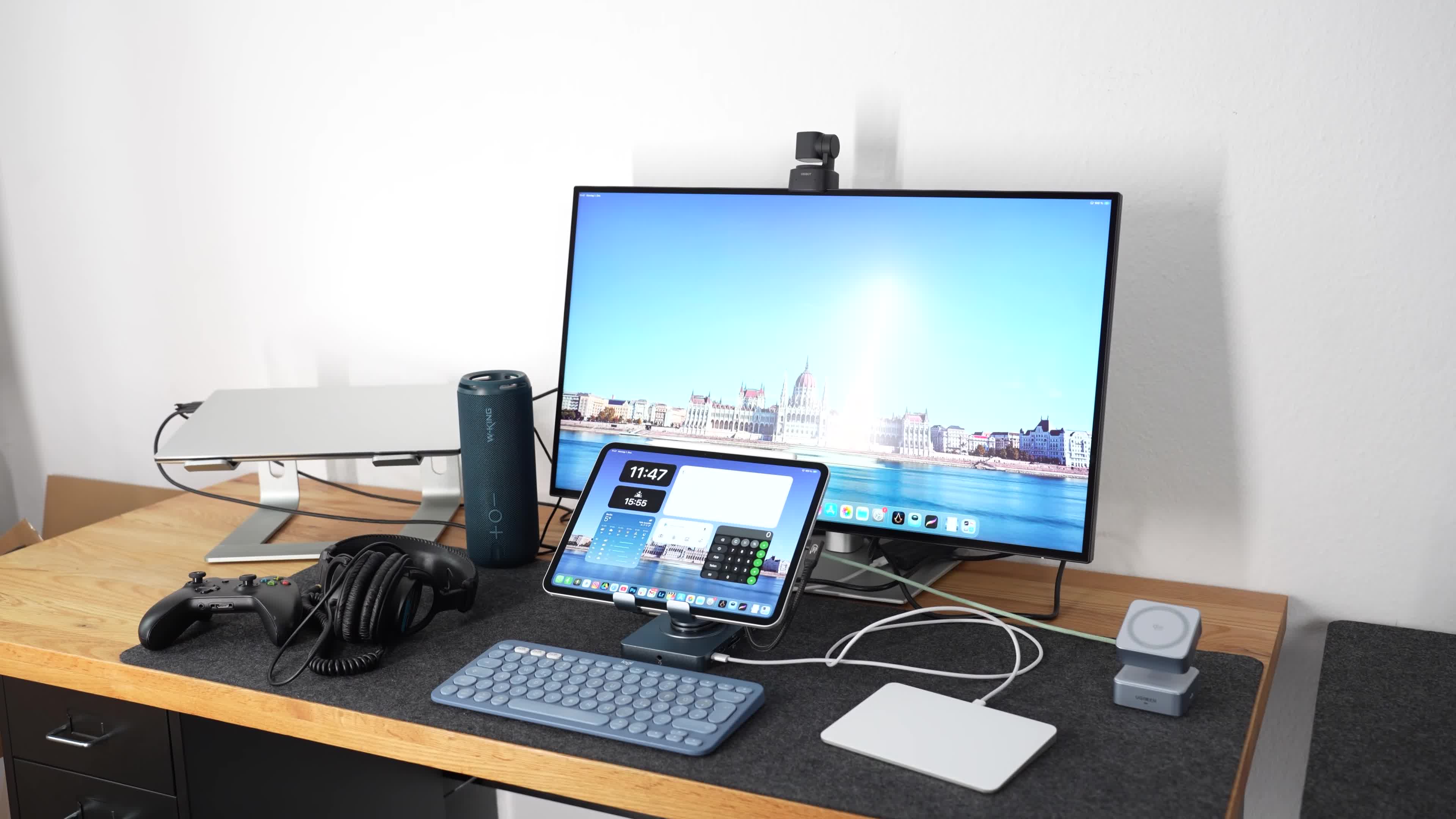 Apple, Tablet, Andrzej Tokarski, Tabletblog, ipad pro, iPadOS, Produktivität, USB C, Apple Pencil, Arbeitsumgebung, mobiles Arbeiten, Dell UltraSharp, Magic Trackpad, Tablet Workstation, Desktop Alternative, Tablet Setup, Dock System
