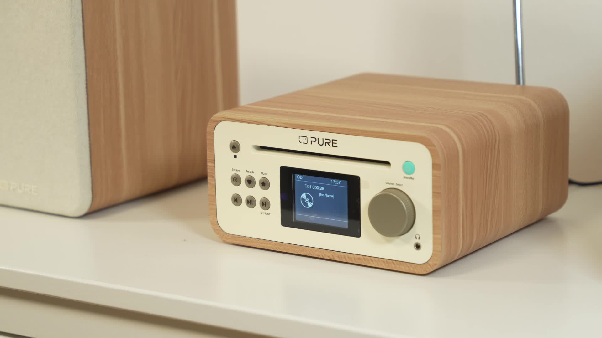 Test, Audio, Bluetooth, Lautsprecher, Timm Mohn, Fernbedienung, Radio, Musikwiedergabe, FM Radio, Pure Evoke Home, Retro Design, Pure Classic Stereo Mini, DAB+ Radio, CD Player, Stereoanlage, Stereo Sound, Audio Technik, Heimelektronik, Hi-Fi System