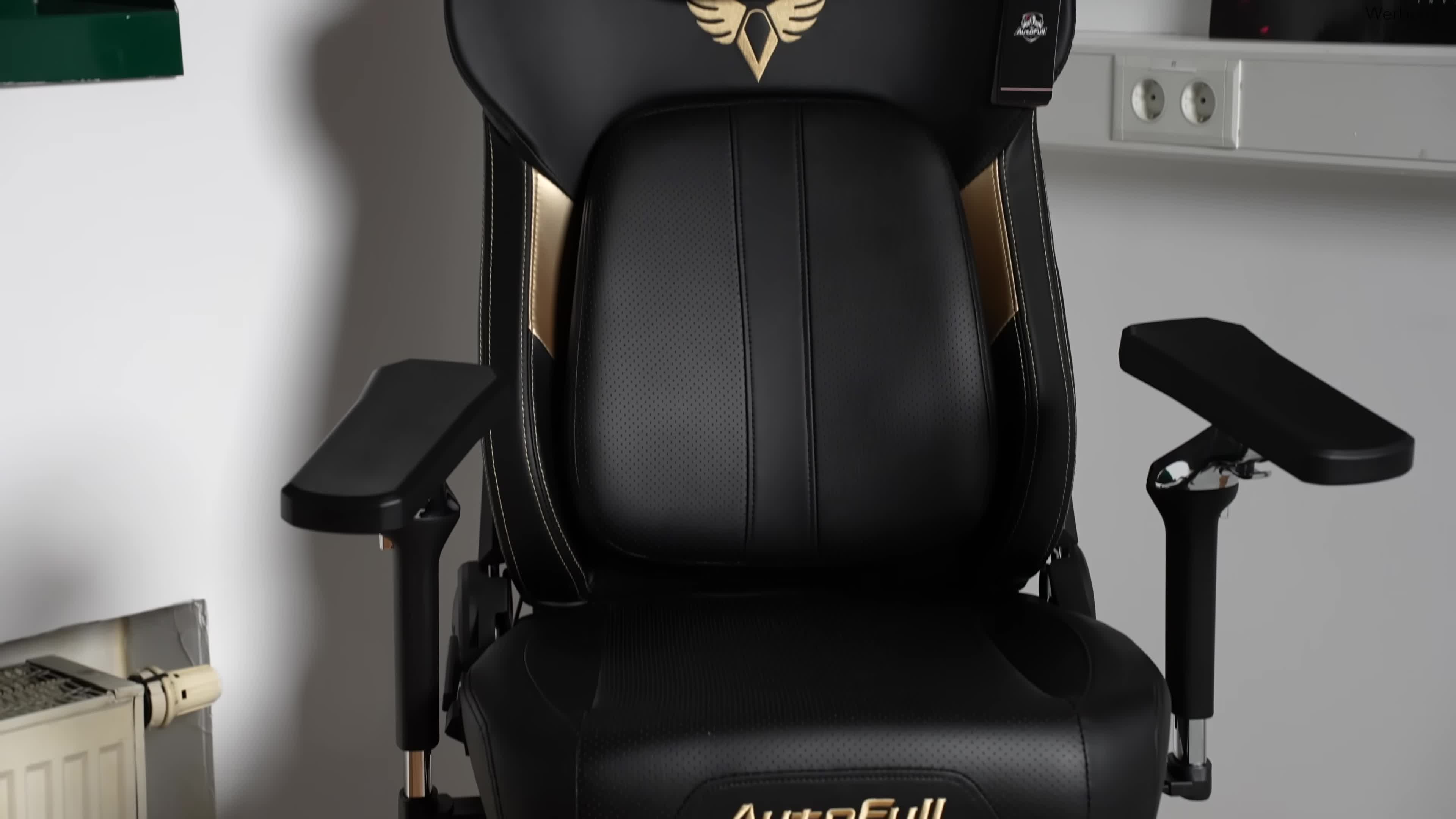 Stromversorgung, NewGadgets, Johannes Knapp, Homeoffice, Powerbank, Testbericht, Ergonomie, LED Beleuchtung, Sitzheizung, Gaming Stuhl, AutoFull M6 Ultra 2.0, Sitzkomfort, Massagefunktion, Sitzbelüftung, Beinauflage, Armlehnen