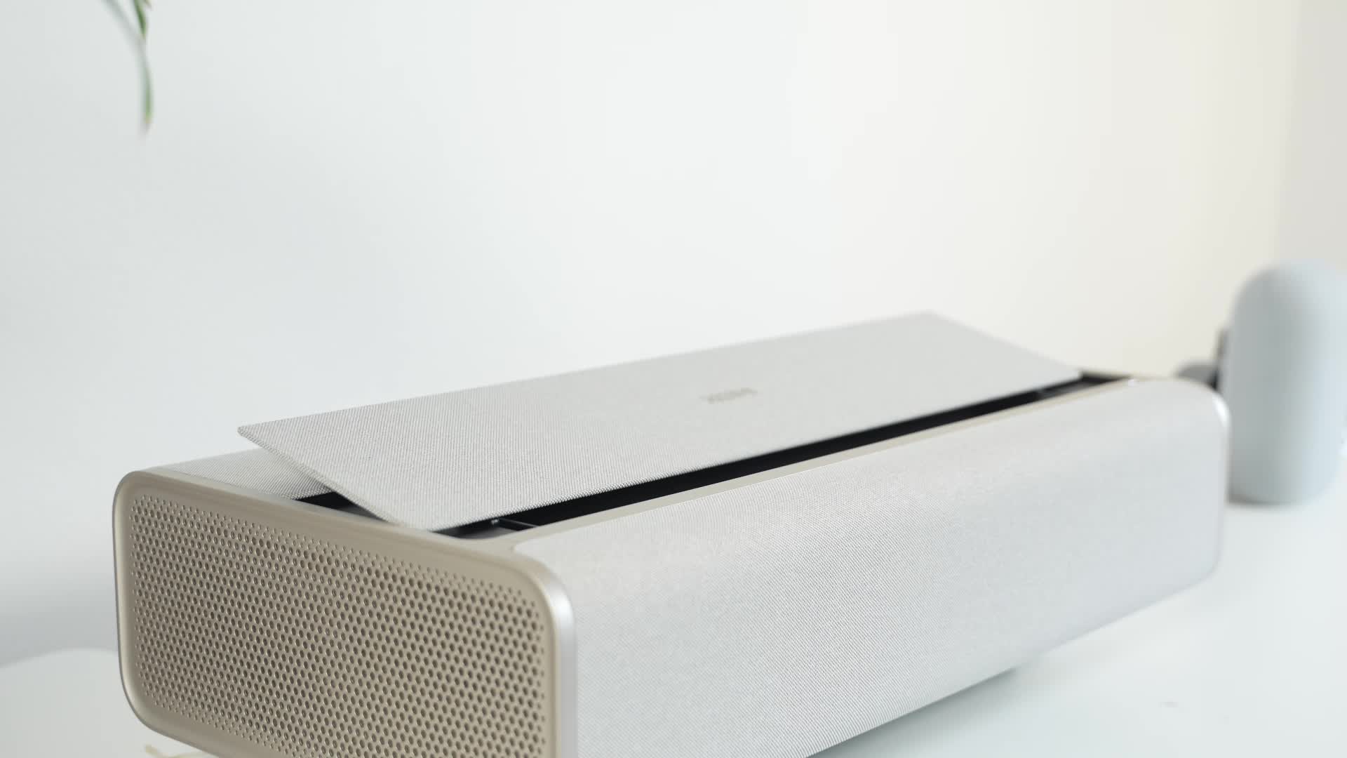 Google Play Store, Beamer, Projektor, Hdmi, Android TV, Heimkino, Dolby Vision, Harman Kardon, Smart Projektor, Imax Enhanced, Projektortechnik, Staubschutz, Kurzdistanz Projektor, ISO Lumen, Xgimi Aura 2, USB Anschlüsse