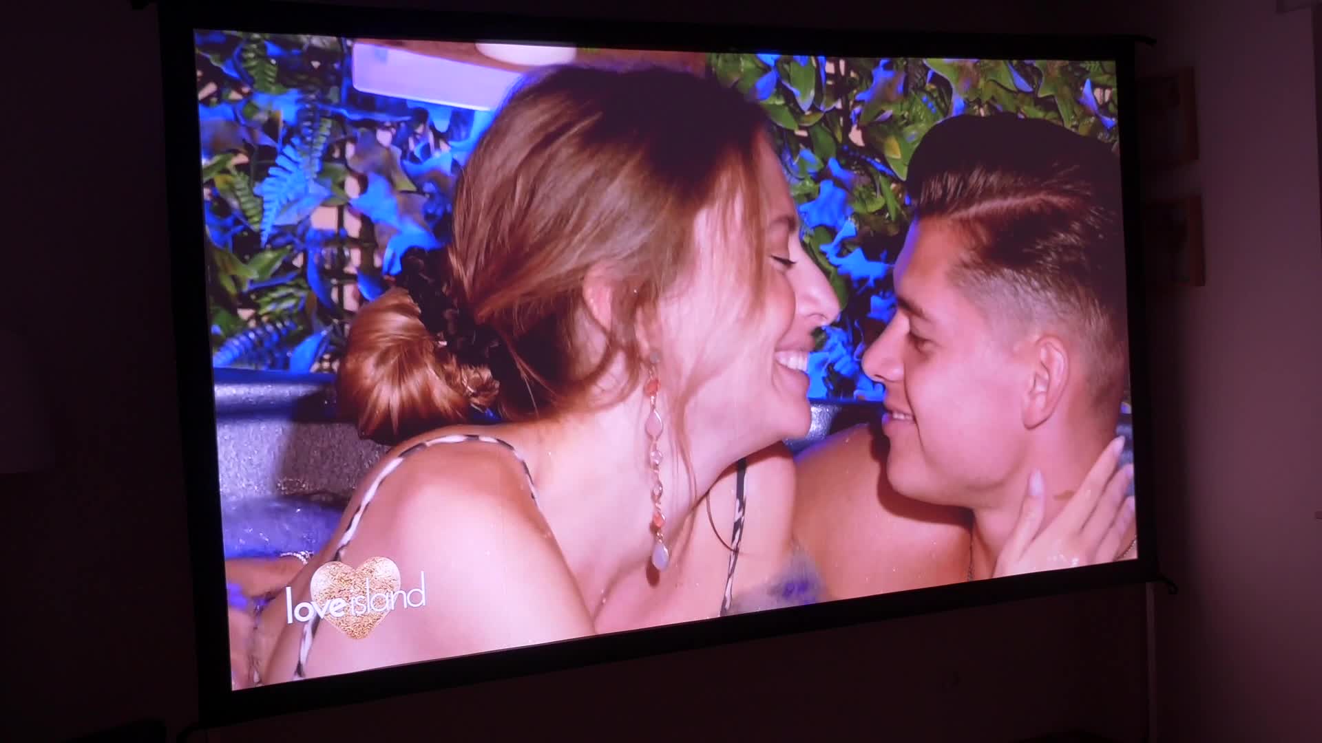 Test, 4K, Full Hd, Beamer, Projektor, 8K, Heimkino, Bildqualität, Projektion, Projektoren, Betrachtungswinkel, Valerion, Outdoor Leinwand, 120 Zoll, Transportable Leinwand, Aufbauanleitung, Gain