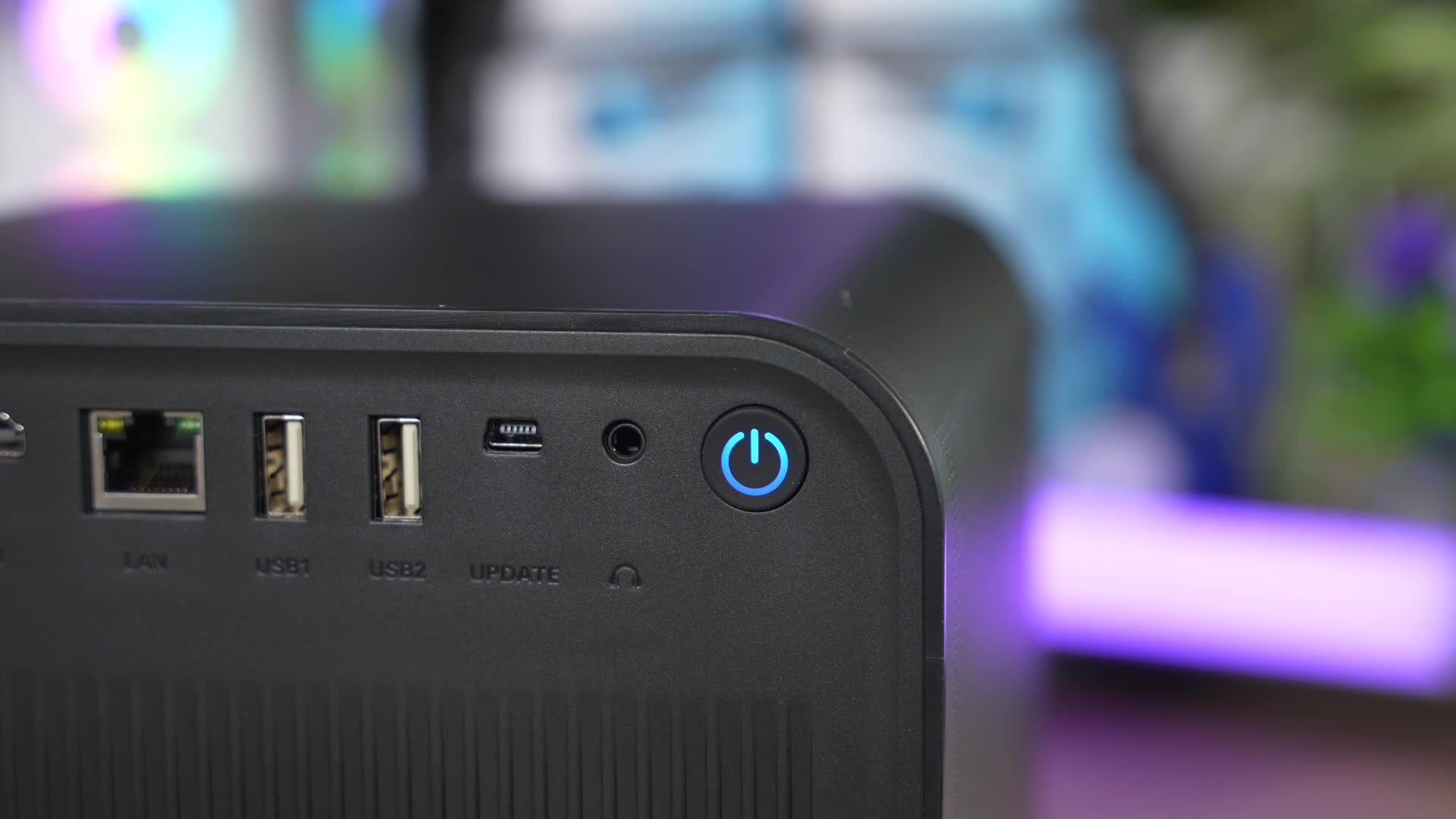 Netflix, Test, Timm Mohn, Full Hd, Beamer, Projektor, chromecast, Google Tv, Android TV, Heimkino, GeForce Now, HDR10+, DMD Chip, DLP Projektor, DCI P3, ANSI Lumen, Ultimea Poseidon E100, Projektor Test