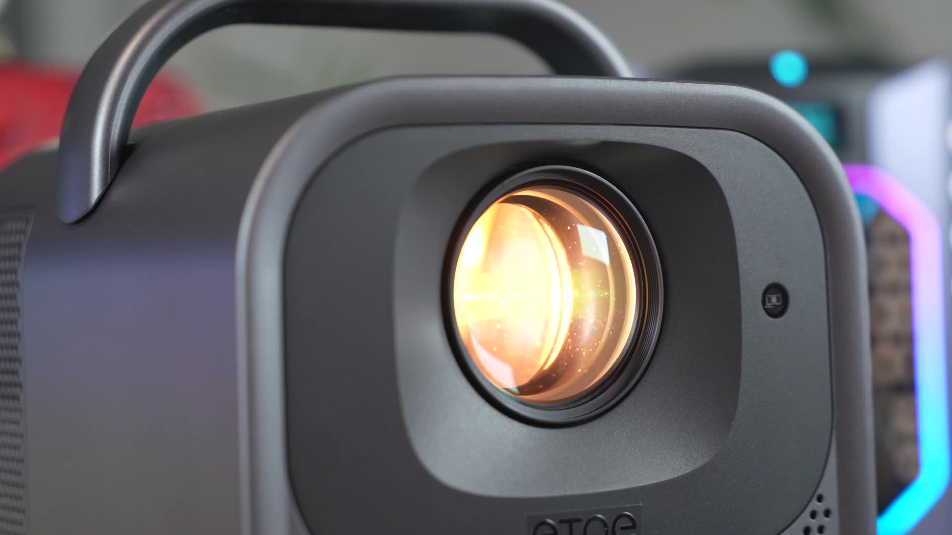 Amazon, Netflix, Test, Timm Mohn, Full Hd, Google Play Store, Beamer, Projektor, Google Tv, Heimkino, Autofokus, GeForce Now, Keystone Korrektur, Beamer Test, ANSI Lumen, LED Beamer, Etoe Seal Pro, MediaTek MT 9630