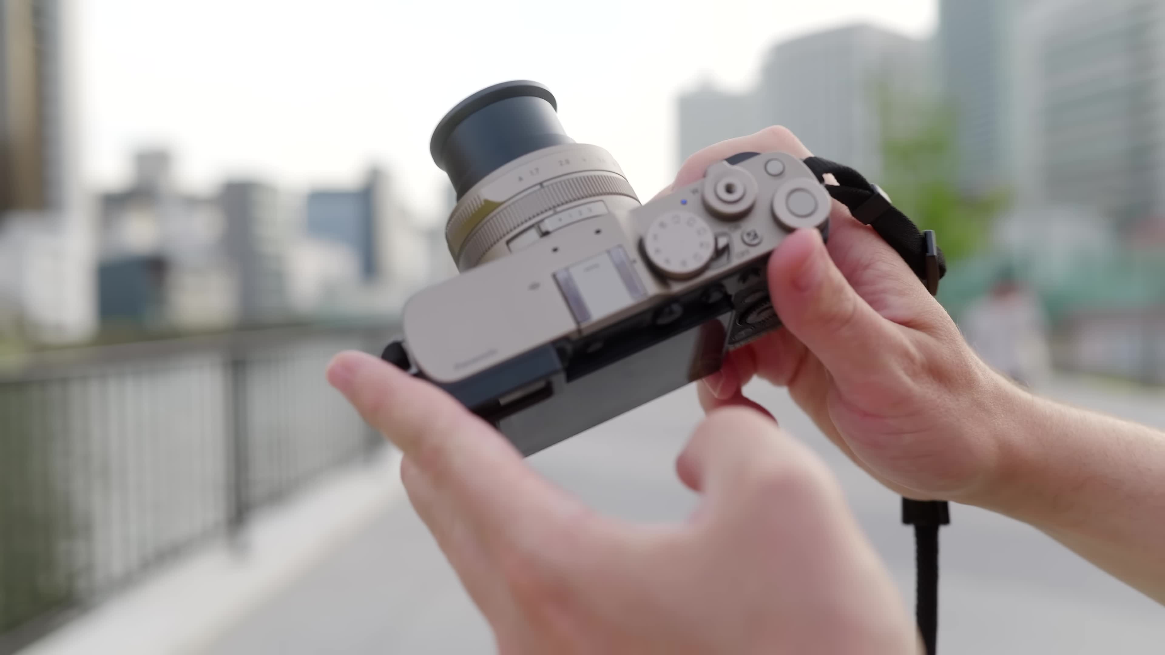 Test, ValueTech, Fotografie, Panasonic, Bildqualität, Autofokus, 4K Video, Kameratest, Blendenring, Elektronischer Sucher, Webcam-Funktion, Panasonic Lumix L10, Premium-Kompaktkamera, Micro-Four-Thirds-Sensor, Serienbilder, Vlogging-Kamera, Dual Gain Output, Multi-Aspect-System